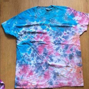 Scrunch dye, multicolored, tie dyed tee